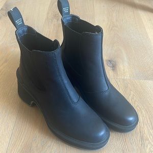 Sorel Hi Line Black Chelsea boot. Size 7.5